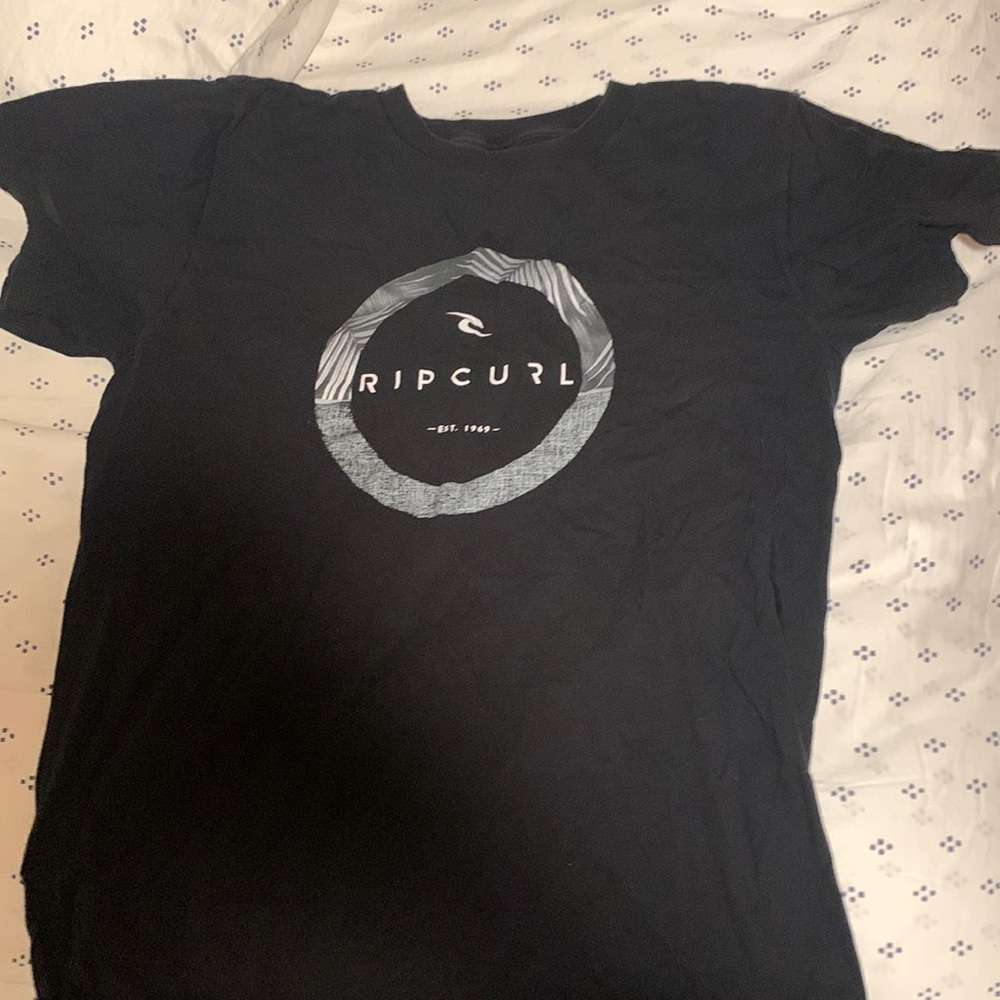 Small all black ripcurl shirt
